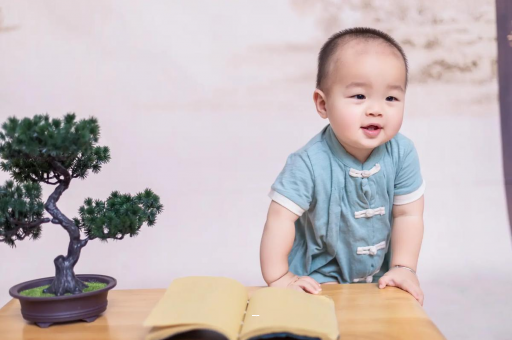 丹阳宝宝脸上小白点