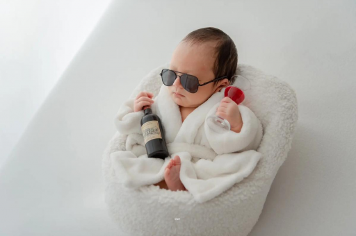 丹阳满月宝宝趴着睡